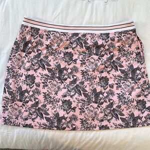 BETTE & COURT PULL ON FLORAL PRINT SKORT XL